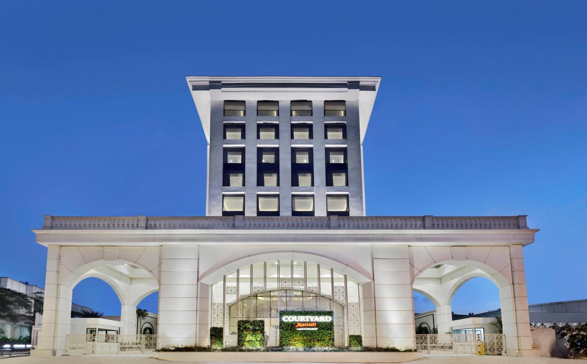 Hôtel Courtyard By Marriott Bengaluru Hebbal Extérieur photo